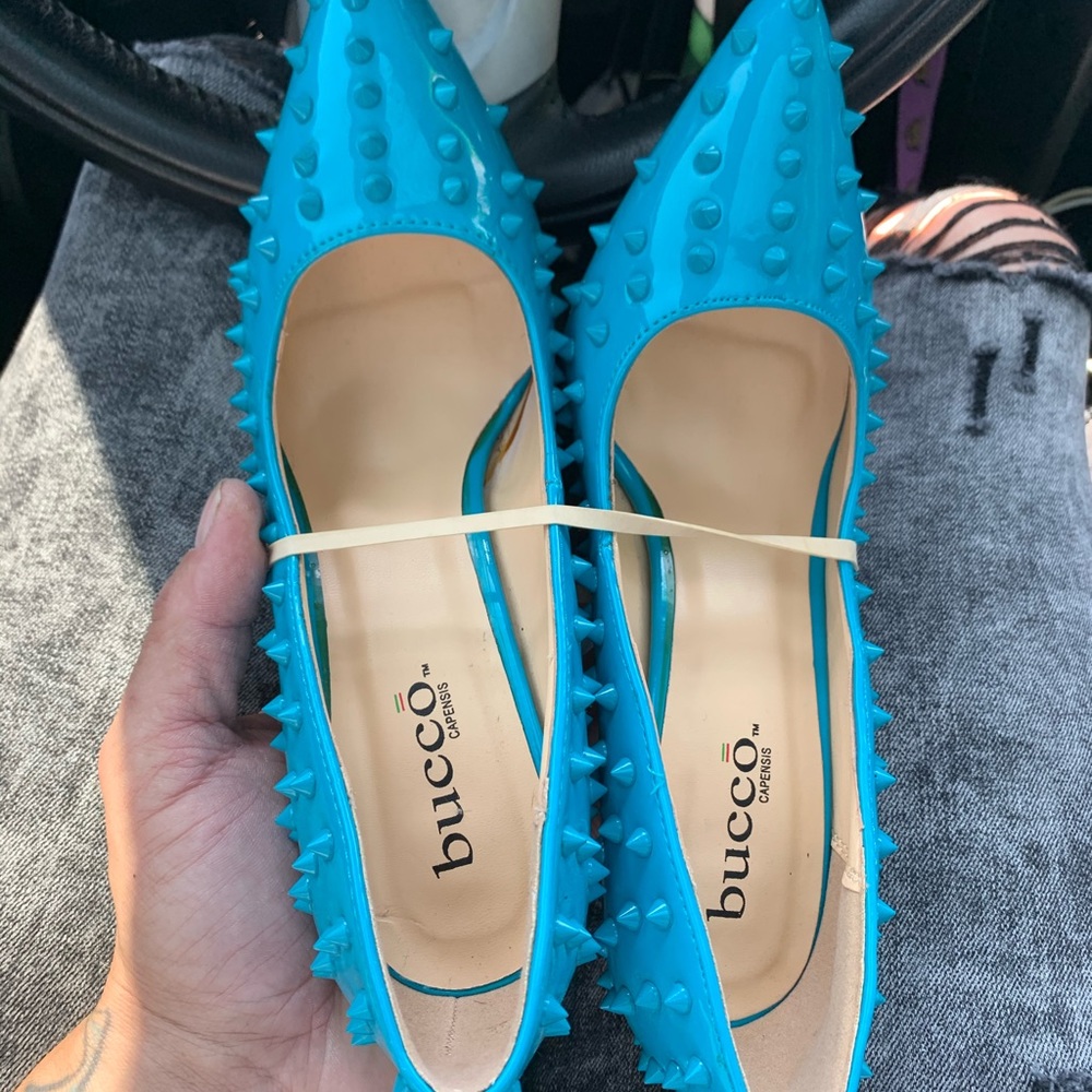 Size 8 women Bucco capensis blue spike pump heels